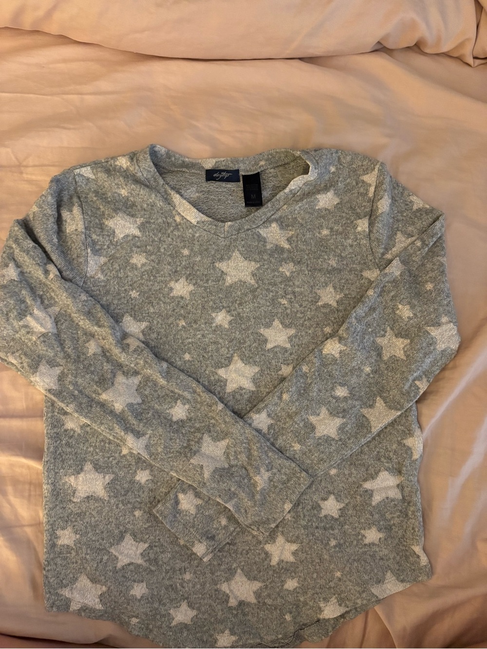Like New Soft Gray Star-Print Knit Top